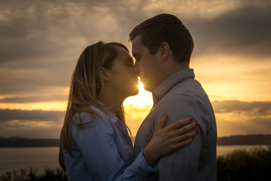 discovery park engagement photo session kiss